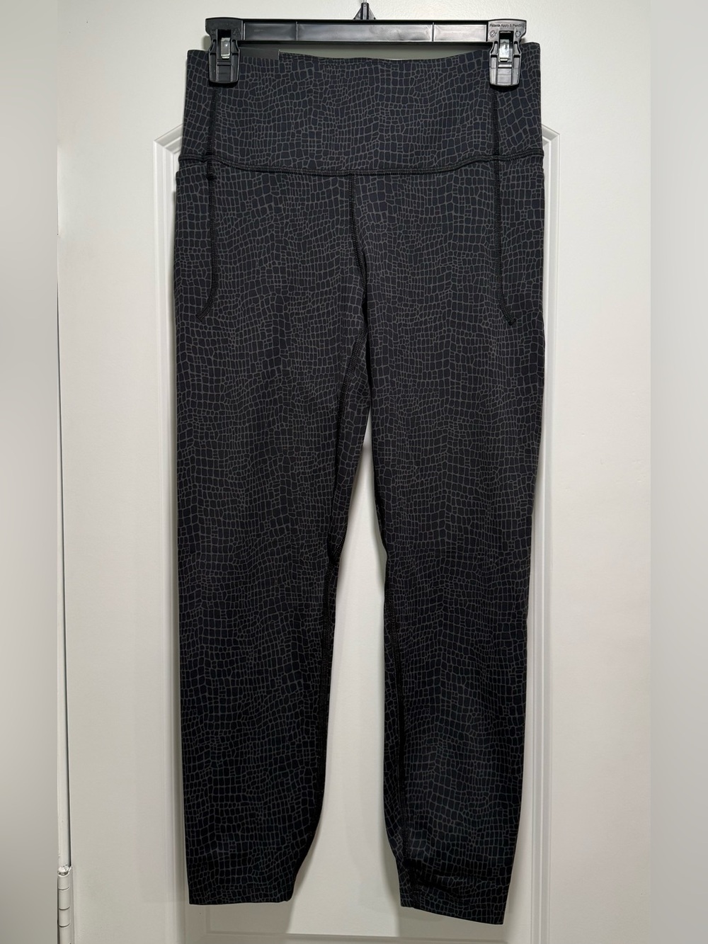 NWT Under Armour Black Croc-Print high rise ankle